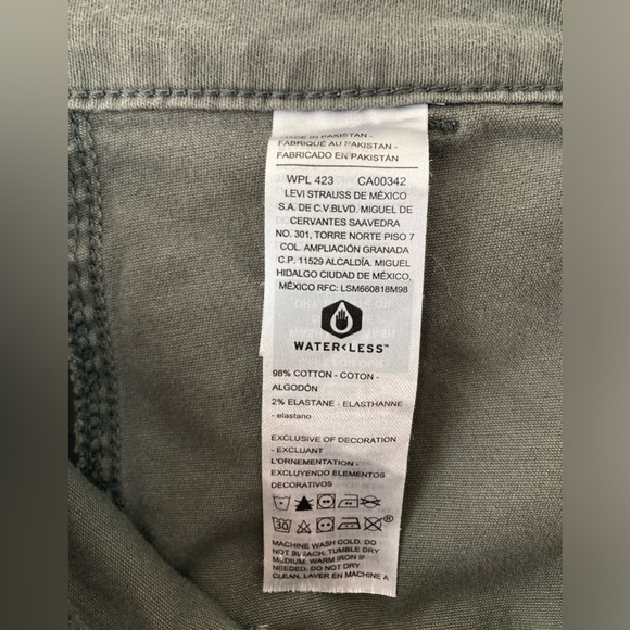 Levi's Army Green Shorts (Size 6) - Picture 2 of 9